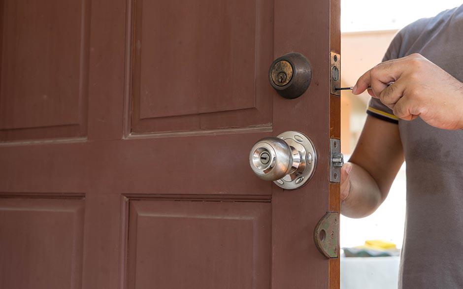 ouverture de porte claquée serrurier Villejust